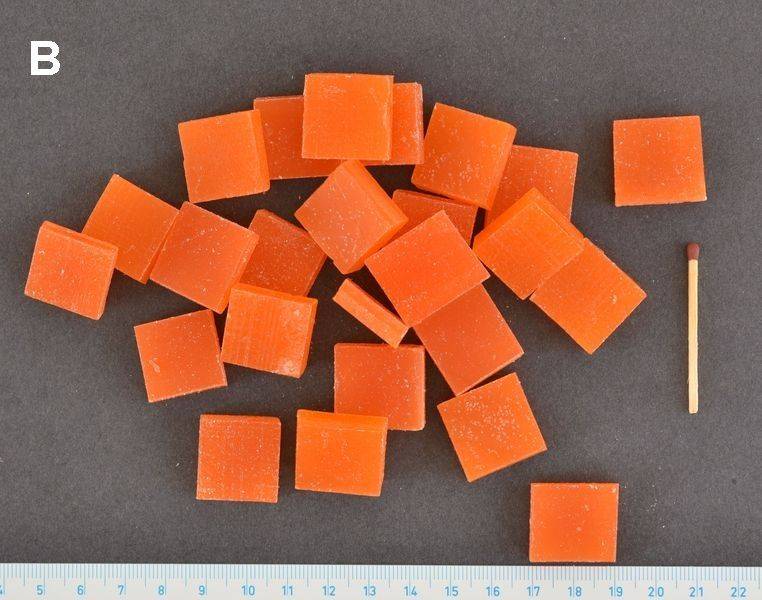 Parafínové kostičky barevné 20 x 20 x 5 mm 250g
