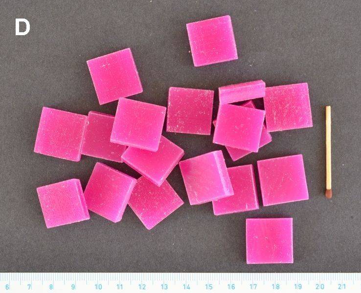 Parafínové kostičky barevné 20 x 20 x 5 mm 250g