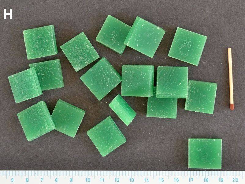 Parafínové kostičky barevné 20 x 20 x 5 mm 250g