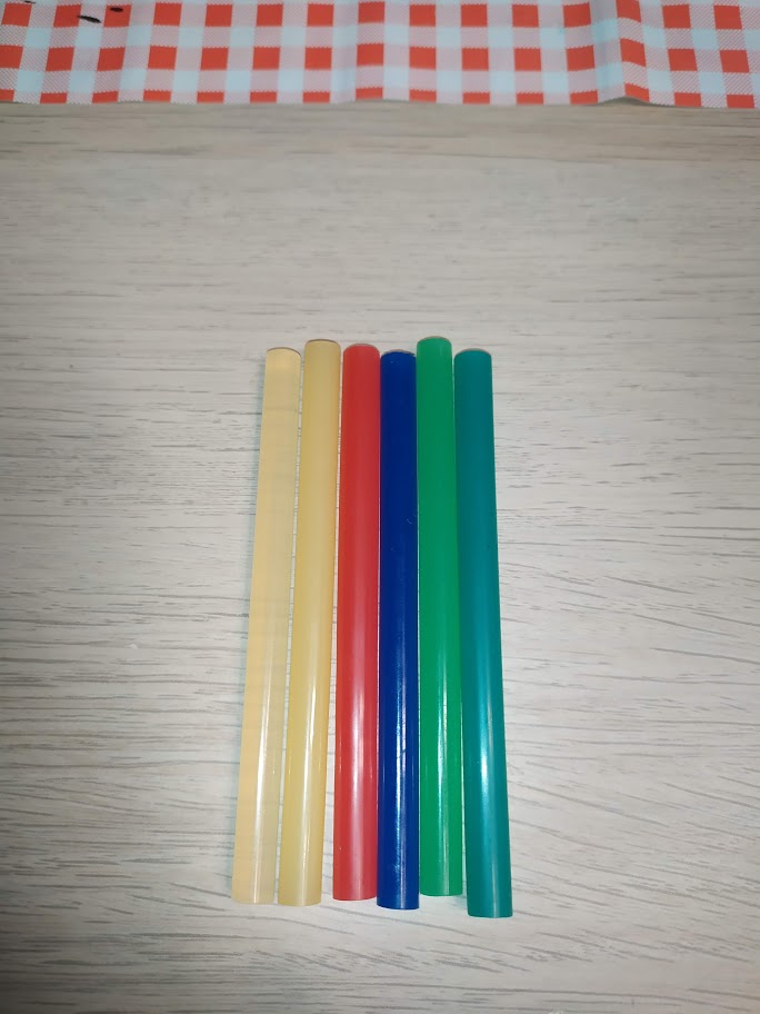 Náplň do tavné pistole průměr 7,4mm barevné