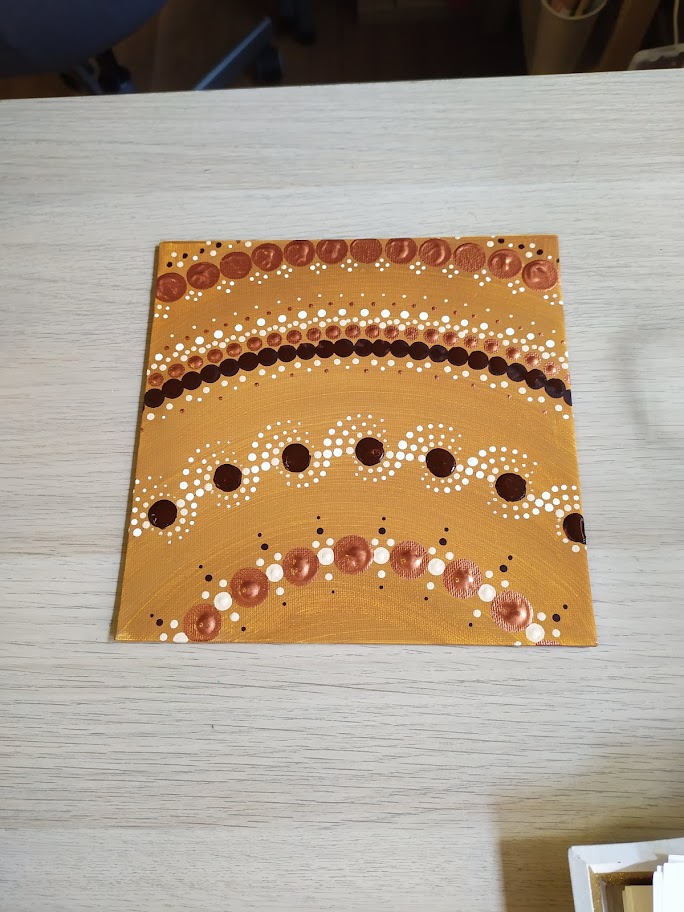 Tečkovaná mandala - okrová