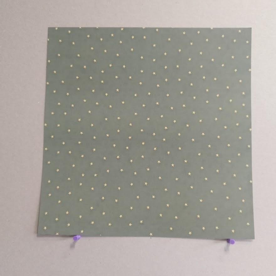 Papír - Žluté hvězdy na zeleném - 30,6x30,6 cm