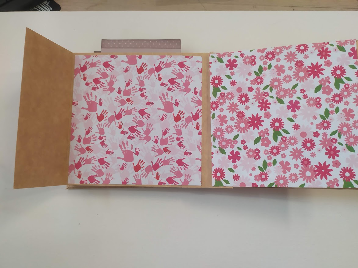Scrapbookové album - narození dívky