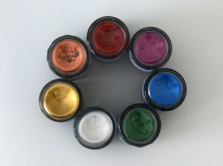 Metalický kovový pigment do svíček, mýdel, pryskyřice a laků